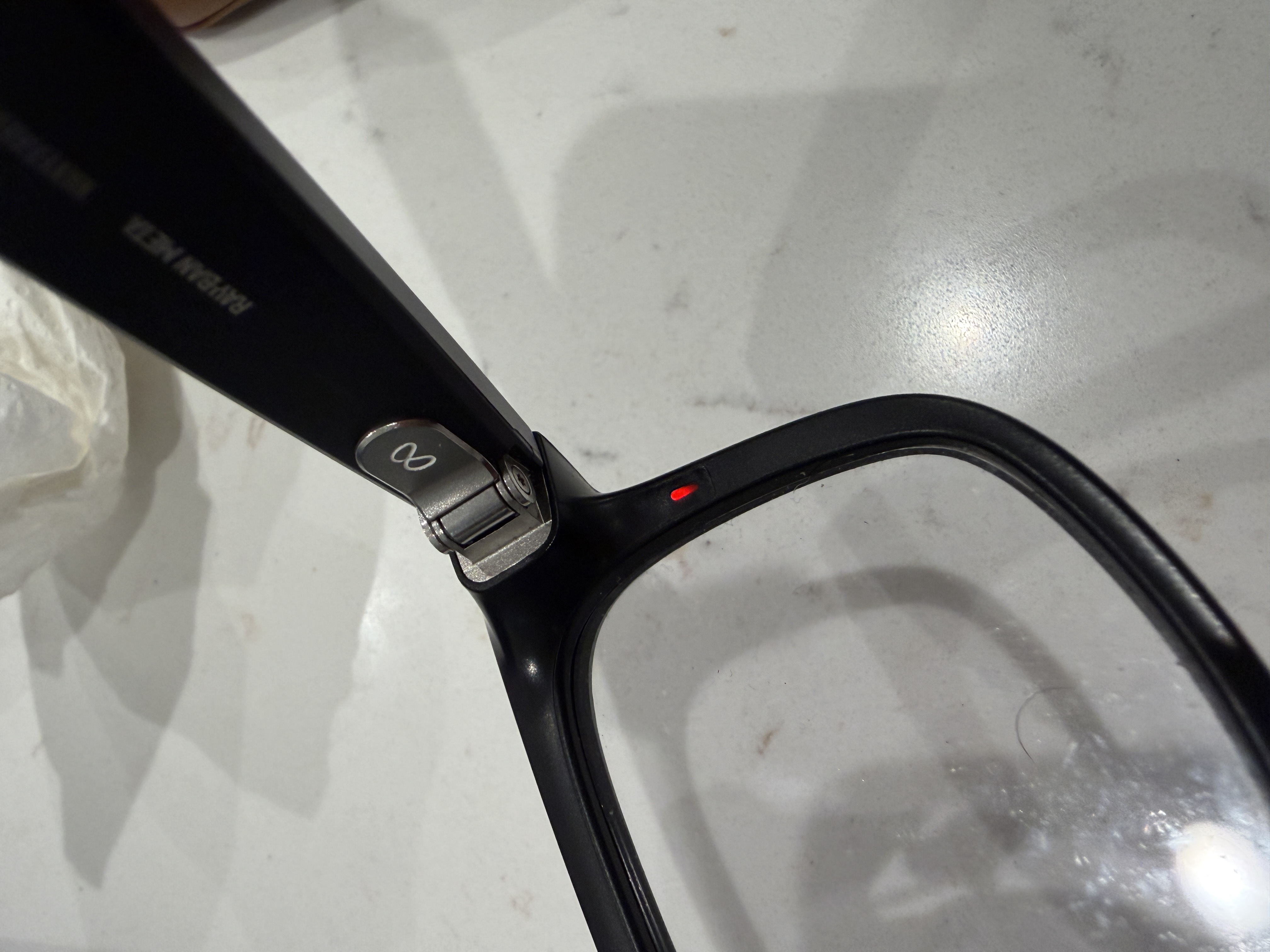 Red light of death on Meta Ray-Ban Gen2 sunglasses RW4012
